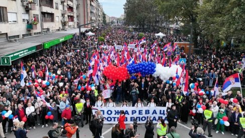 МОЋАН СНИМАК ИЗ ПОЖАРЕВЦА: Маса људи на скупу слободних грађана против блокада МОЋАН СНИМАК ИЗ ПОЖАРЕВЦА: Маса људи на скупу слободних грађана против блокада