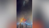 ДОК СЕ ТРОБОЈКЕ ВИЈОЕРЕ, ВАТРОМЕТ ПАРА НЕБО: Моћне сцене из Краљева на протесту против блокада (ВИДЕО) ДОК СЕ ТРОБОЈКЕ ВИЈОЕРЕ, ВАТРОМЕТ ПАРА НЕБО: Моћне сцене из Краљева на протесту против блокада (ВИДЕО)
