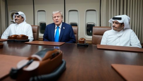 ТРАМП КАТАРСКОМ ЕМИРУ: Имате безбедан Блиски исток и тако ће остати још дуго времена ТРАМП КАТАРСКОМ ЕМИРУ: Имате безбедан Блиски исток и тако ће остати још дуго времена