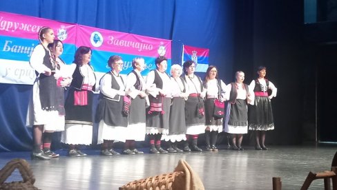 ZAVIČAJ NIKO NE ZABORAVLJA: U centru za kulturu Vlada Divljan održano Banijsko pleteno kolo ZAVIČAJ NIKO NE ZABORAVLJA: U centru za kulturu Vlada Divljan održano Banijsko pleteno kolo