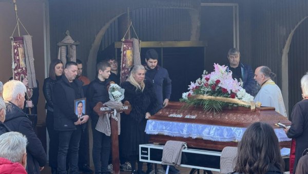 ЈУГОСЛАВ КОСТИЋ ИСПРАЋЕН НА ВЕЧНИ ПОЧИНАК Сахрањен велики борац против сепаратизма: Био је велики у својој тишини и једноставности ЈУГОСЛАВ КОСТИЋ ИСПРАЋЕН НА ВЕЧНИ ПОЧИНАК Сахрањен велики борац против сепаратизма: Био је велики у својој тишини и једноставности