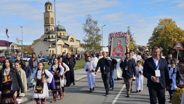МИТРОПОЛИТ ФОТИЈЕ НА СЛАВИ УГЉЕВИКА: Да Угљевик постане град МИТРОПОЛИТ ФОТИЈЕ НА СЛАВИ УГЉЕВИКА: Да Угљевик постане град