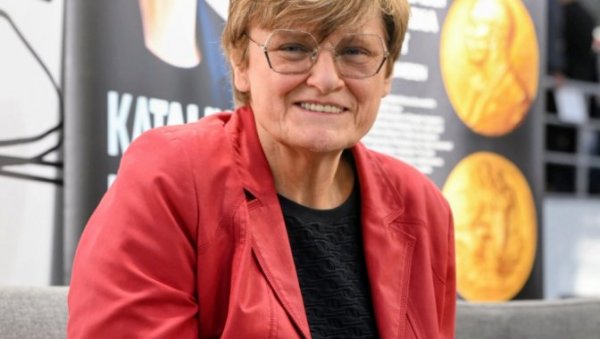 СВЕТ НА ПРАГУ ДА НАПРАВИ ВАКЦИНУ ПРОТИВ КАНЦЕРА Интервју - добитница Нобелове награде за медицину за Новости СВЕТ НА ПРАГУ ДА НАПРАВИ ВАКЦИНУ ПРОТИВ КАНЦЕРА Интервју - добитница Нобелове награде за медицину за Новости