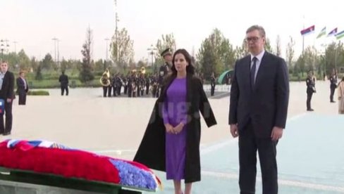 ВУЧИЋ ПОЛОЖИО ВЕНАЦ НА СПОМЕНИК НЕЗАВИСНОСТИ У ТАШКЕНТУ: Следи састанак за председником Узбекистана ВУЧИЋ ПОЛОЖИО ВЕНАЦ НА СПОМЕНИК НЕЗАВИСНОСТИ У ТАШКЕНТУ: Следи састанак за председником Узбекистана