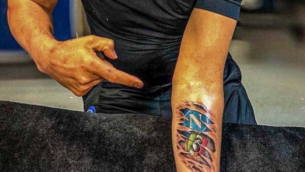 ЈУВЕНТУС ПРЕУЗИМА ТРЕНЕР СА ТЕТОВАЖОМ НАПОЛИЈА: Да ли можете да замислите овакав сценарио? Навијачи старе даме сигурно не могу