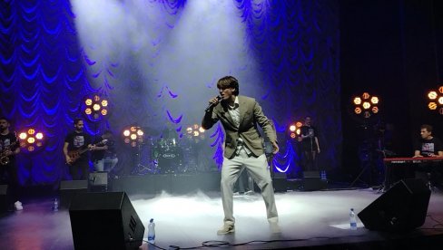 PROZIVALI GA DA ZARAĐUJE NA TUĐIM HITOVIMA: Jakov Jozinović napravio veliki iskorak (FOTO)