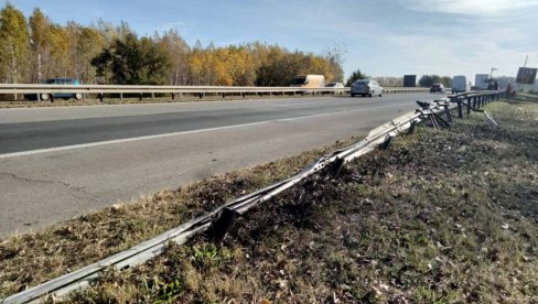 KOMBI SA DECOM SLETEO S PUTA KOD NOVOG SADA: Jedno dete poginulo, sedmoro povređeno KOMBI SA DECOM SLETEO S PUTA KOD NOVOG SADA: Jedno dete poginulo, sedmoro povređeno