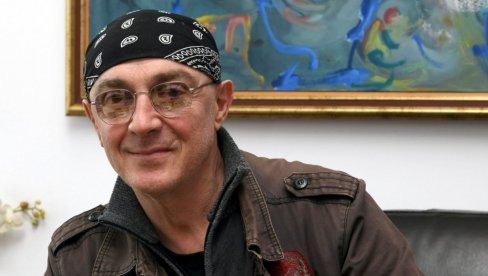 JEDINA FOTKA OLIVERA MANDIĆA BEZ MARAME: Evo kako zapravo pevač izgleda JEDINA FOTKA OLIVERA MANDIĆA BEZ MARAME: Evo kako zapravo pevač izgleda