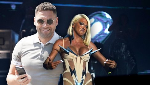 ЈК И ТОШИЋ НА ИСТОМ МЕСТУ Певачица остала у чуду: Душко је ту? Мој бивши? Стварно? ЈК И ТОШИЋ НА ИСТОМ МЕСТУ Певачица остала у чуду: Душко је ту? Мој бивши? Стварно?