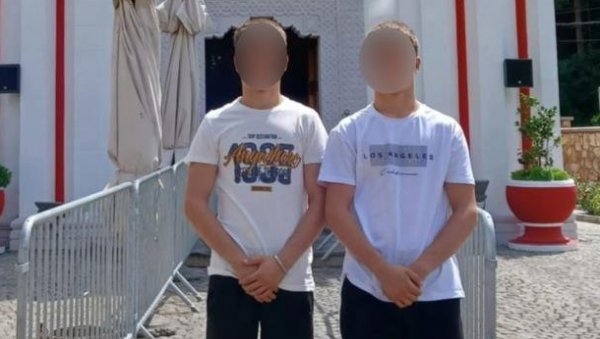 НАСТРАДАЛИ ЛАЗАР И ЊЕГОВ ПОВРЕЂЕНИ БРАТ БЛИЗАНАЦ СЛАВИЛИ МЕДАЉУ: Превалили километре, па доживели несрећу пред кућом НАСТРАДАЛИ ЛАЗАР И ЊЕГОВ ПОВРЕЂЕНИ БРАТ БЛИЗАНАЦ СЛАВИЛИ МЕДАЉУ: Превалили километре, па доживели несрећу пред кућом