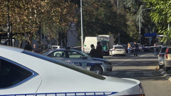 ДЕТАЉИ ПУЦЊАВЕ У ЈЕРКОВИЋУ: Нађене три чауре, мушкарац пријавио изрешетан плафон и зид у свом стану - полиција блокирала крај ДЕТАЉИ ПУЦЊАВЕ У ЈЕРКОВИЋУ: Нађене три чауре, мушкарац пријавио изрешетан плафон и зид у свом стану - полиција блокирала крај