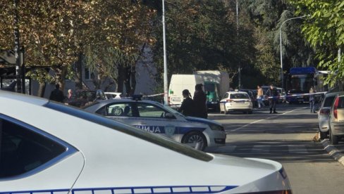 ДЕТАЉИ ПУЦЊАВЕ У ЈЕРКОВИЋУ: Нађене три чауре, мушкарац пријавио изрешетан плафон и зид у свом стану - полиција блокирала крај