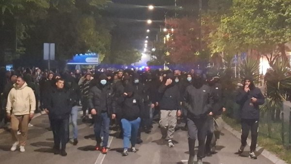 ГАНГСТЕРИ ЗАМУТИЛИ МОРАЧУ: Редови проблематичних странаца сада ојачани бегунцима од правде, криминалцима, перачима новца ГАНГСТЕРИ ЗАМУТИЛИ МОРАЧУ: Редови проблематичних странаца сада ојачани бегунцима од правде, криминалцима, перачима новца