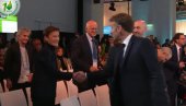 ПРЕДСЕДНИЦА ПАРЛАМЕНТА У ФРАНЦУСКОЈ: Срдачан поздрав Ане Брнабић и Макрона на отварању Париског мировног форума (ВИДЕО) ПРЕДСЕДНИЦА ПАРЛАМЕНТА У ФРАНЦУСКОЈ: Срдачан поздрав Ане Брнабић и Макрона на отварању Париског мировног форума (ВИДЕО)