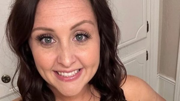 МАЈКА ТРОЈЕ ДЕЦЕ ПОПИЛА КОКТЕЛ У БАРУ, МУЧИЛА СЕ, ПА УМРЛА НАКОН ДВЕ ГОДИНЕ: Уста су јој горела МАЈКА ТРОЈЕ ДЕЦЕ ПОПИЛА КОКТЕЛ У БАРУ, МУЧИЛА СЕ, ПА УМРЛА НАКОН ДВЕ ГОДИНЕ: Уста су јој горела