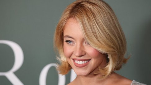 SVI KAŽU DA JE ONA MERILIN MONRO DANAŠNJICE: Žena sa najlepšim grudima ikad, sinoć je na crveni tepih došla gola!