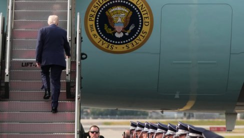 PANIKA NA LETU, SVE SE TRESE: Trampov avion upao u turbulnecije (VIDEO) PANIKA NA LETU, SVE SE TRESE: Trampov avion upao u turbulnecije (VIDEO)