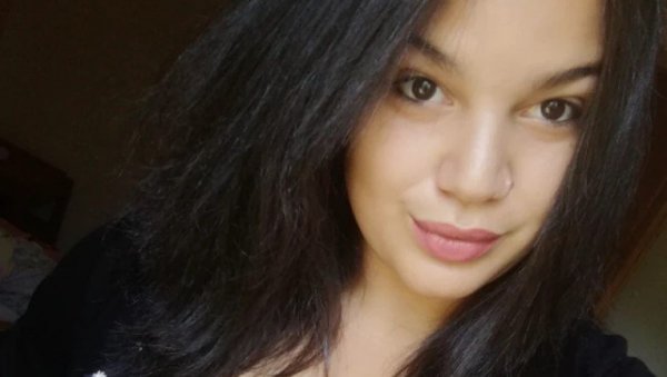 ДЕВОЈКА ПРОНАЂЕНА МРТВА У ТУШ КАБИНИ: Бака претрпела струјни удар док је покушавала да затвори воду и спаси унуку ДЕВОЈКА ПРОНАЂЕНА МРТВА У ТУШ КАБИНИ: Бака претрпела струјни удар док је покушавала да затвори воду и спаси унуку