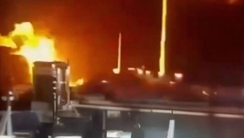 УКРАЈИНА ИЗВЕЛА МАСОВНИ НАПАД НА РУСИЈУ: Погледајте снимке - Одјекивале експлозије широм земље (ВИДЕО) УКРАЈИНА ИЗВЕЛА МАСОВНИ НАПАД НА РУСИЈУ: Погледајте снимке - Одјекивале експлозије широм земље (ВИДЕО)