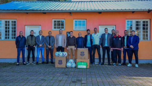 ЉУБАВ И ОД ДРЖАВЕ, ОПШТИНЕ, ФСС: Рађевце обрадовали дарови за омиљени клуб