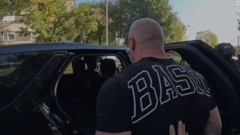 ПОГЛЕДАЈТЕ: Како је ухапшен блокадер Миша Бачулов у Новом Саду (ВИДЕО) ПОГЛЕДАЈТЕ: Како је ухапшен блокадер Миша Бачулов у Новом Саду (ВИДЕО)