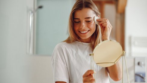 ТРЕТМАН ЛИЦА ЛЕДЕНОМ ВОДОМ ЈЕ ПОСТАО ВИРАЛАН, а ево шта о њему мисле дерматолози ТРЕТМАН ЛИЦА ЛЕДЕНОМ ВОДОМ ЈЕ ПОСТАО ВИРАЛАН, а ево шта о њему мисле дерматолози