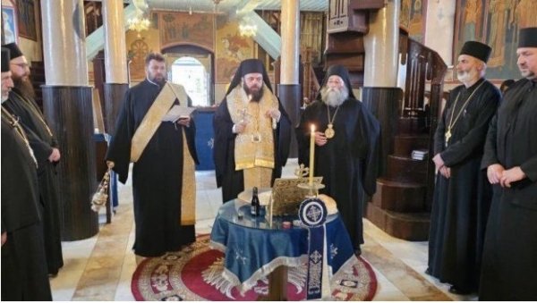 ЦРКВА ЈЕ МЕСТО ГДЕ СЕ ЗА ПРЕМИНУЛЕ МОЛИМО: Владика Херувим и митрополит Иларион служили помен страдалима у Кочанима и Новом Саду ЦРКВА ЈЕ МЕСТО ГДЕ СЕ ЗА ПРЕМИНУЛЕ МОЛИМО: Владика Херувим и митрополит Иларион служили помен страдалима у Кочанима и Новом Саду