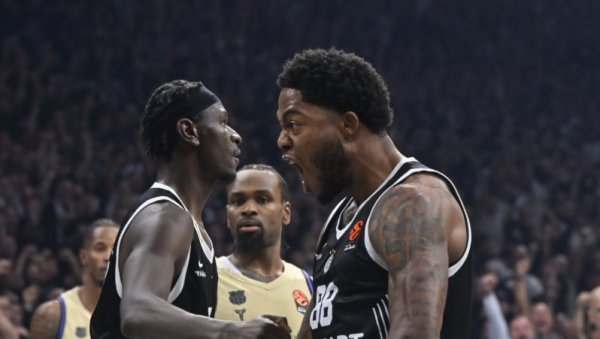 ГРОБАРЕ ЋЕ ОВО ДА ЗАБОЛИ: Тројка Клејбурна међу најбољим потезима, ту је и Тајрик, Изунду, Милутинов... (ВИДЕО) ГРОБАРЕ ЋЕ ОВО ДА ЗАБОЛИ: Тројка Клејбурна међу најбољим потезима, ту је и Тајрик, Изунду, Милутинов... (ВИДЕО)