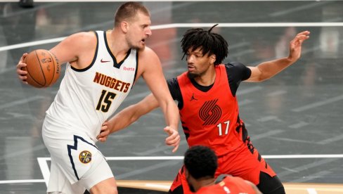 ОВО СЕ НЕ ВИЂА ЧЕСТО! Никола Јокић се затрчао ка кошу и дигао све на ноге (ВИДЕО) ОВО СЕ НЕ ВИЂА ЧЕСТО! Никола Јокић се затрчао ка кошу и дигао све на ноге (ВИДЕО)