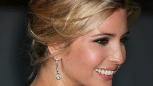 PRE NEGO ŠTO SE UDALA, BILA JE U VEZI SA DEDOM OD 73 GODINE: Otkrivena skandalozna veza Ivanke Tramp! (FOTO) PRE NEGO ŠTO SE UDALA, BILA JE U VEZI SA DEDOM OD 73 GODINE: Otkrivena skandalozna veza Ivanke Tramp! (FOTO)