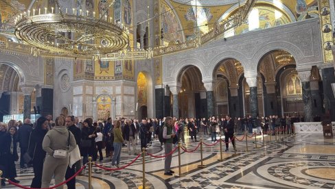 PARASTOS ZA NASTRADALE U NOVOM SADU U HRAMU SVETOG SAVE: Prisustvuje predsednik Srbije Aleksandar Vučić (FOTO/VIDEO) PARASTOS ZA NASTRADALE U NOVOM SADU U HRAMU SVETOG SAVE: Prisustvuje predsednik Srbije Aleksandar Vučić (FOTO/VIDEO)