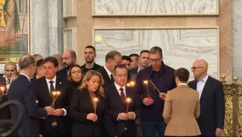 ВУЧИЋ У ХРАМУ СВЕТОГ САВЕ: Председник на помену за настрадале у паду надстрешнице у Новом Саду