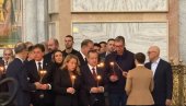 VUČIĆ U HRAMU SVETOG SAVE: Predsednik na pomenu za nastradale u padu nadstrešnice u Novom Sadu VUČIĆ U HRAMU SVETOG SAVE: Predsednik na pomenu za nastradale u padu nadstrešnice u Novom Sadu