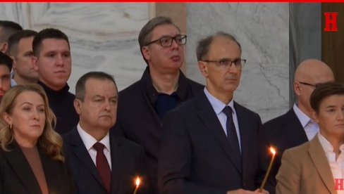 VUČIĆ U HRAMU SVETOG SAVE: Predsednik prisustvuje pomenu za nastradale u padu nadstrešnice u Novom Sadu VUČIĆ U HRAMU SVETOG SAVE: Predsednik prisustvuje pomenu za nastradale u padu nadstrešnice u Novom Sadu