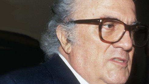 NAJSLAVNIJI REDITELJ ZANEMARIVAO ŽENU I VARAO JE NA SVAKOM KORAKU: 50 godina su bili zajedno, tragedije sa decom im se nizale NAJSLAVNIJI REDITELJ ZANEMARIVAO ŽENU I VARAO JE NA SVAKOM KORAKU: 50 godina su bili zajedno, tragedije sa decom im se nizale