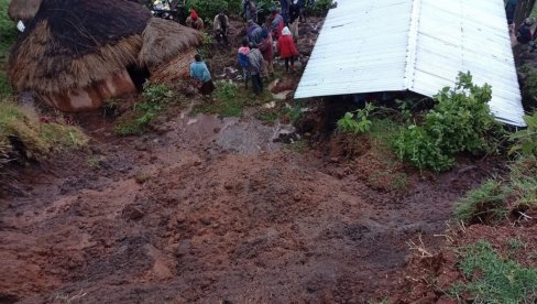 KENIJU POGODILA KATASTROFA: Obilne kiše pokrenule klizišta, broj žrtava ne prestaje raste (FOTO/VIDEO)