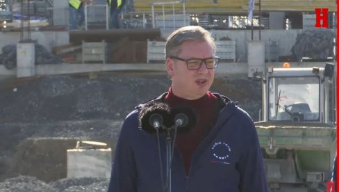 МОЈЕ ИЗВИЊЕЊЕ ЈЕ БИЛО ПОТПУНО ИСКРЕНО Вучић: Поносан сам како смо обележили јучерашњи дан, неки су ишли у цркву, неки држали минут ћутања МОЈЕ ИЗВИЊЕЊЕ ЈЕ БИЛО ПОТПУНО ИСКРЕНО Вучић: Поносан сам како смо обележили јучерашњи дан, неки су ишли у цркву, неки држали минут ћутања