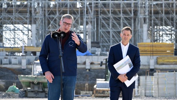 МОЈЕ ИЗВИЊЕЊЕ ЈЕ БИЛО ПОТПУНО ИСКРЕНО Вучић: Поносан сам како смо обележили јучерашњи дан, неки су ишли у цркву, неки држали минут ћутања МОЈЕ ИЗВИЊЕЊЕ ЈЕ БИЛО ПОТПУНО ИСКРЕНО Вучић: Поносан сам како смо обележили јучерашњи дан, неки су ишли у цркву, неки држали минут ћутања