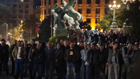 ВУЧИЋЕВА ПОРУКА ГРАЂАНИМА: Останите мирни, уздржите се од сваког одговора и још снажније пригрлите Србију ВУЧИЋЕВА ПОРУКА ГРАЂАНИМА: Останите мирни, уздржите се од сваког одговора и још снажније пригрлите Србију