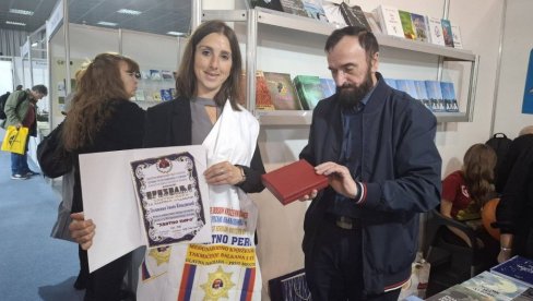 “ЗЛАТНО ПЕРО“ ЈОВАНИ ЖИВАДИНОВИЋ: Главна награда параћинској песникињи на међународном такмичењу