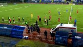 ТРЕНЕРУ СРЦЕ ПУКЛО НА СТАДИОНУ! Очевици за Новости: Жижовић је поцрнео и пре него што је дојурила хитна помоћ!