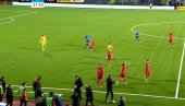 БРЗО! ПОМАГАЈТЕ! Драматичне сцене на терену и трагичан исход - играчи звали хитну помоћ кад је позлило тренеру Радничког Младену Жижовићу