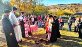 SLOŽNI MEŠTANI NAJMANJEG PARAĆINSKOG SELA ZAPOČELI IZGRADNJU CRKVE   Radost u Golubovcu