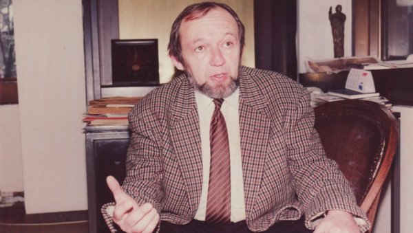 НЕНАМЕТЉИВИ ЧОВЕК БОГАТЕ ЕРУДИЦИЈЕ: Одлазак Радомира Путника (1946-2025), драматурга, театролога, позоришног и књижевног критичара