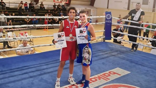 ТАРА БОКСЕРСКА НАДА: Сребрна медаља у Крагујевцу за младу Параћинку (ФОТО)