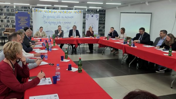У НОВОМ САДУ ОДРЖАН ОКРУГЛИ СТО О МАЊИНСКИМ ЈЕЗИЦИМА: Истакнути проблеми у имплементацији и препоруке за њихово превазилажење