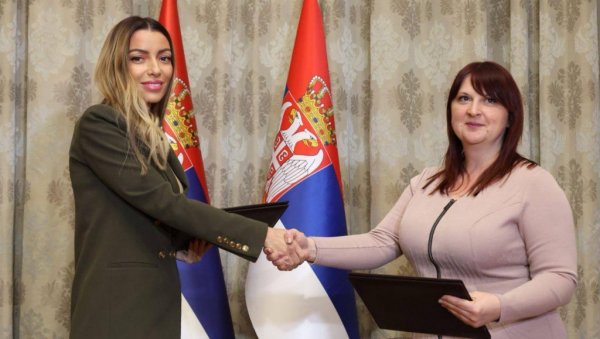 НОВА РАДНА МЕСТА И ДОЛАЗАК ИНВЕСТИТОРА: Потписан важан уговор између општине Бачки Петровац и Владе Србије (ФОТО)