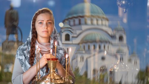 ВЕЧЕРАС У ПОНОЋ ОБАВЕЗНО УРАДИТЕ ОВО: Привлачи срећу и љубав, а посебно је важно за неудате девојке