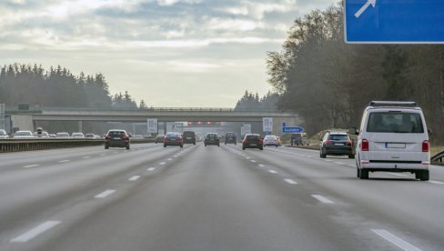 IMALI ODNOSE U AUTU PRI BRZINI OD 140 KM/H: Nesvakidašnji incident na auto-putu
