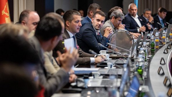 СА ЕУ ДОЛАЗЕ И НОВА ПРАВИЛА: Спајићев министарски тим усвојио измене критеријума за добијање држављанства